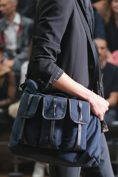 Look 80